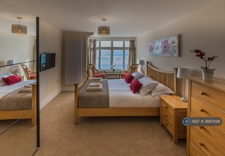 3 bedroom flat in Pilots Point, Totland Bay, PO39 (3 bed) (#2667058)