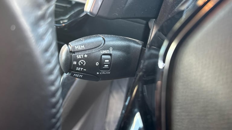 2023 Peugeot 208 1.2 PureTech 100 Allure Premium + 5dr EAT8 HATCHBACK PETROL Automatic
