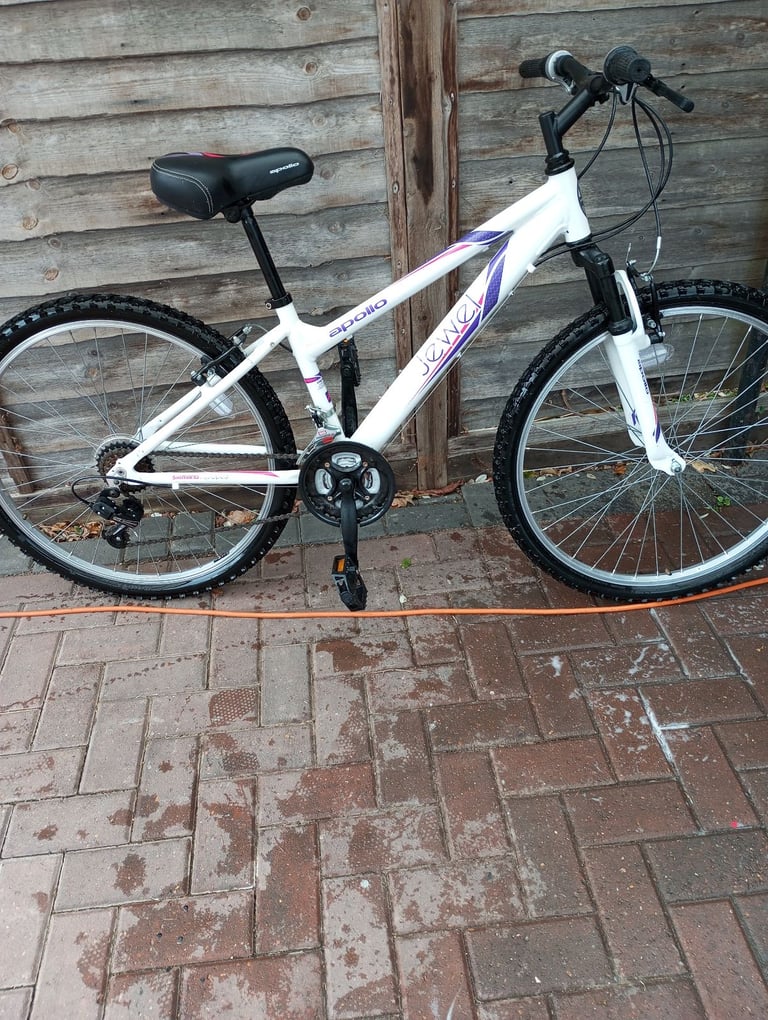 Apollo Jewel bike in as new condition , very little used.