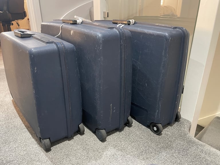 Set of 3 Delsey Club Suitcases