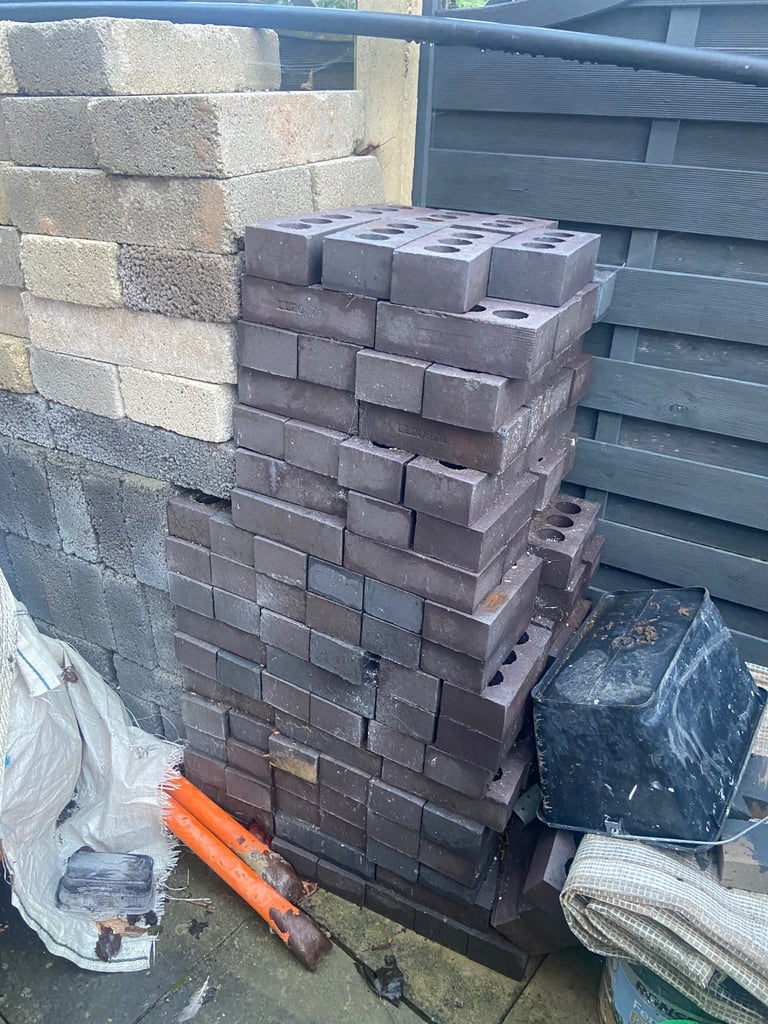 Bricks x 165 engineering 73mm blue bricks