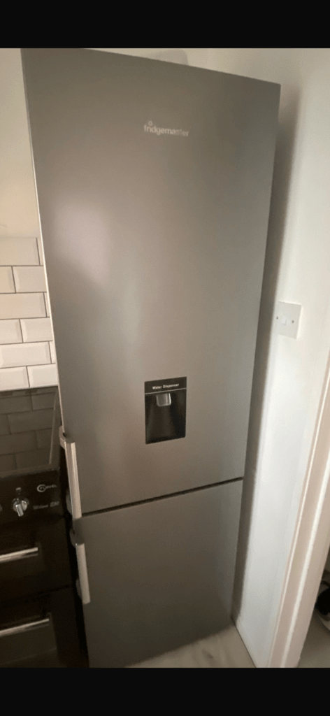 Fridge freezer (like new)