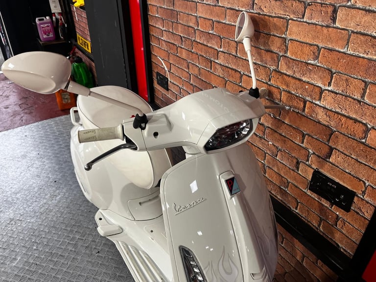 Piaggio Vespa 125cc Scooter JUSTIN BIEBER LIMITED EDITION 
