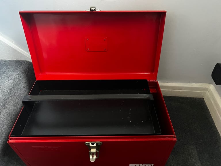 Metal tool box 