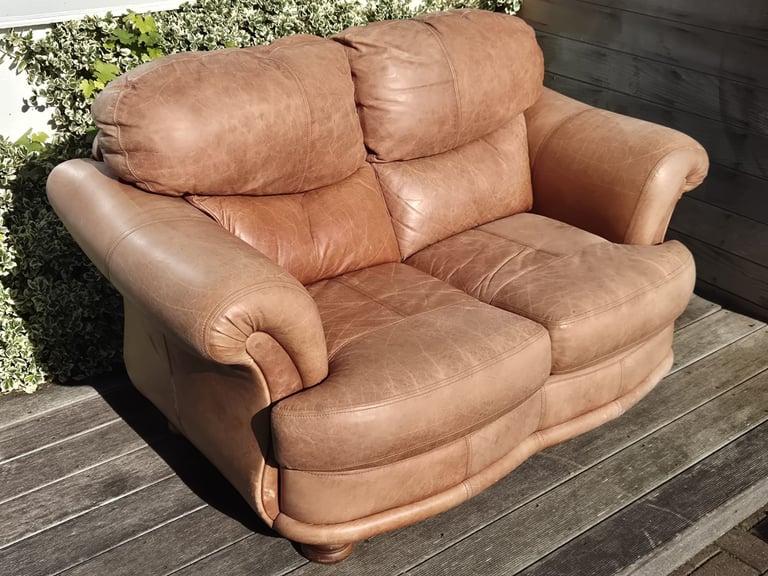 DELIVERY INCLUDED stylish 2 seater tan genuine soft leather hide sofa 