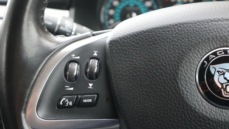 JAGUAR XF 2.2d Portfolio Sportbrake Auto Euro 5 (s/s) 5dr 2015