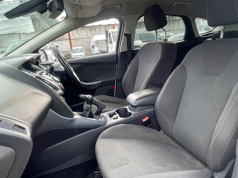 2011 Ford Focus 1.6 Titanium Euro 5 5dr HATCHBACK Petrol Manual