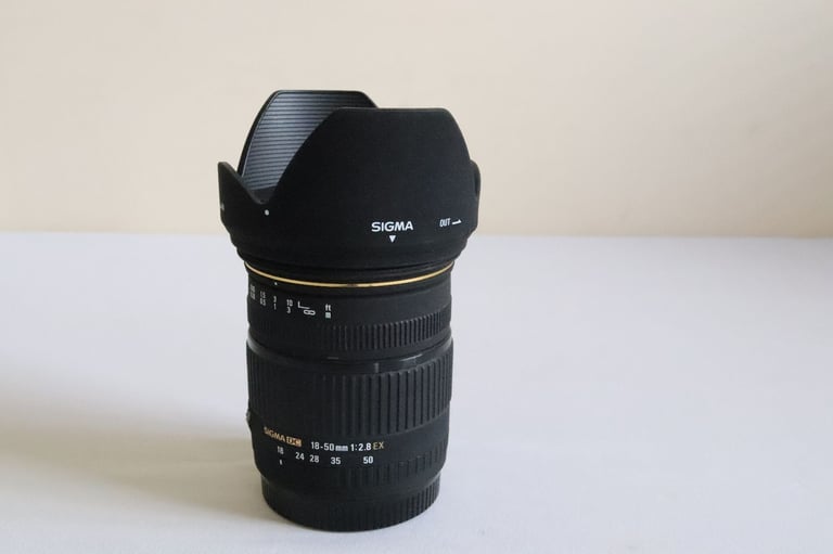 Sigma 18-50mm f/2.8 EX DC Macro Lens for Canon