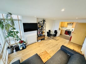 SOUTH QUAYS, E14, SPLENDID 2 BED 2 BATHROOM APARTMENT AVAILABLE EARLY APRIL