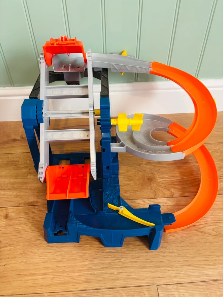 image for Hot wheels race track 