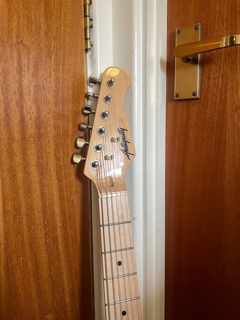 Antiquity strat electric blue 