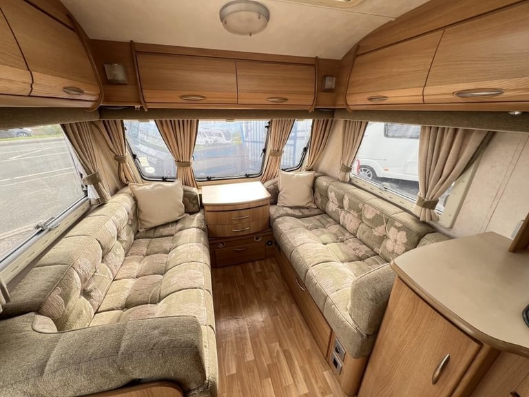 2009 COACHMAN VIP 535/4 Fixed bed