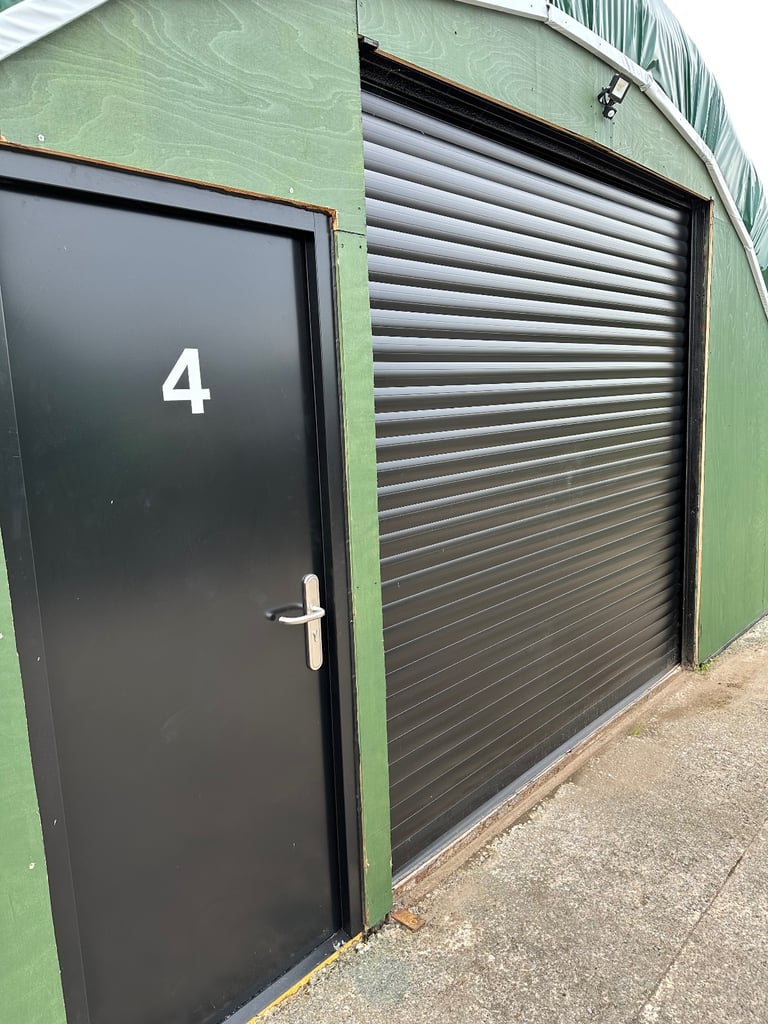 Polly Tunnel / Farm Building 