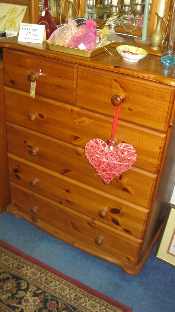 image for SOLID PINE CHEST OF 6 DRAWERS. '2 OVER 4' LAYOUT. IN GOOD ORDER. STURDY. DELIVERY AVAILABLE