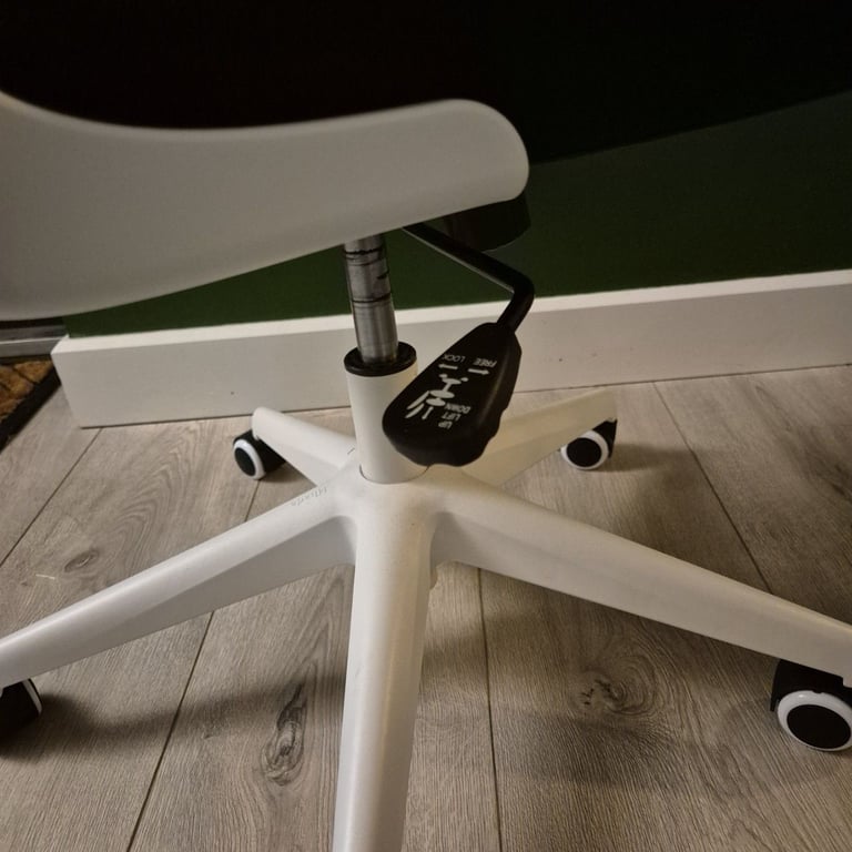 Ergonomic office chair 