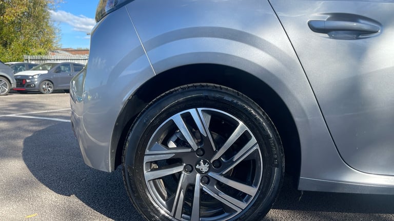 2023 Peugeot 208 1.2 PureTech 100 Allure Premium + 5dr Petrol Hatchback Hatchback Petrol Manual