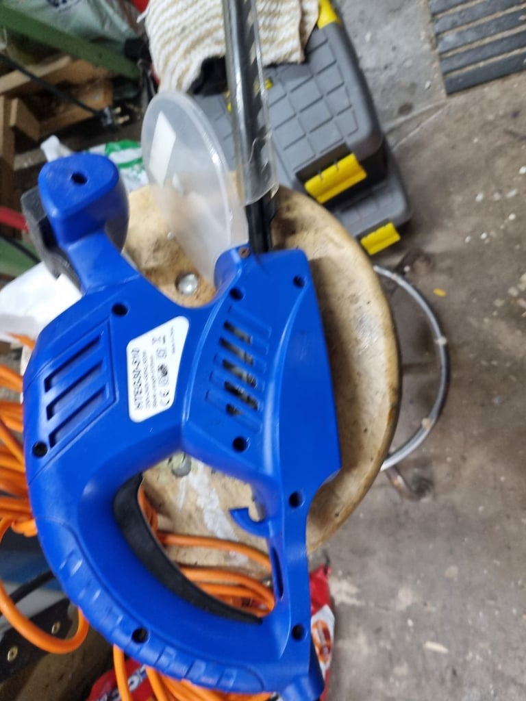 image for Wee hedgecutter