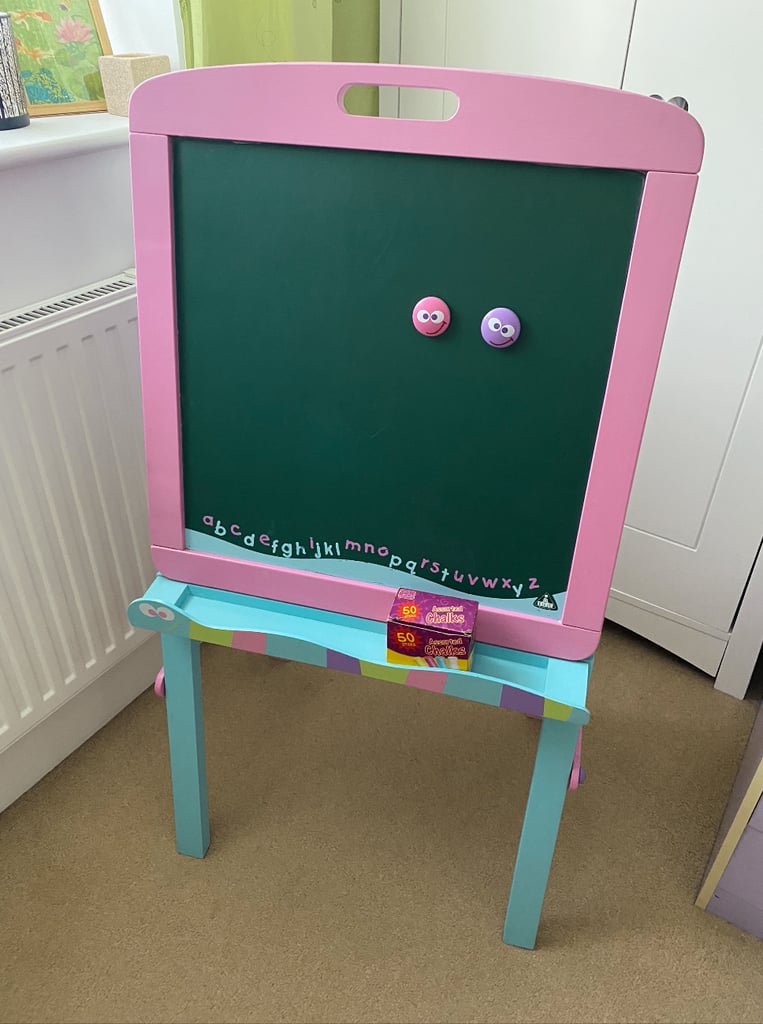 image for Early Learning Centre Wooden Double-Sided Easel blackboard & whiteboard + 6x magnets