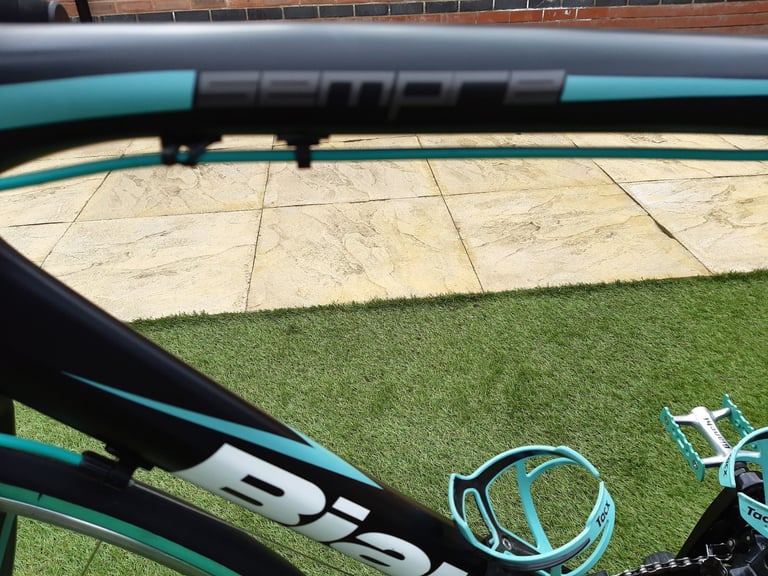 Bianchi Sempre Full Carbon Road Bike 