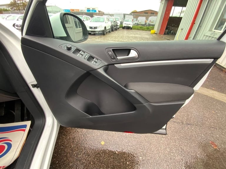 2015 Volkswagen Tiguan 2.0 TDI BlueMotion Tech Match Edition SUV 5dr Diesel DSG 4WD Euro 6 (s/s) ...