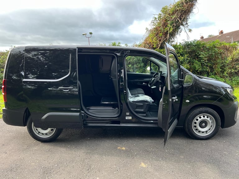 July 2025 Vauxhall Combo 1.5 Turbo D 2300 Pro XLWB Automatic