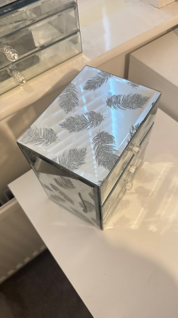 Mirrored feather jewellery box with 3 drawers 