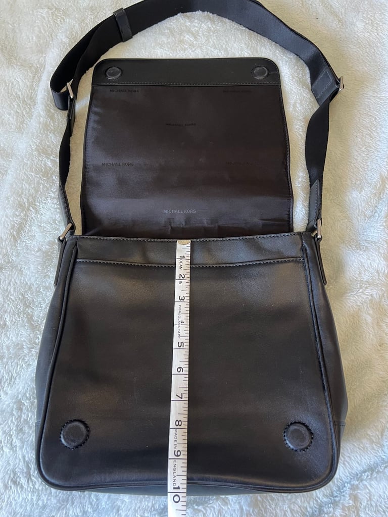 Michael Kors Bag looks stunning official label inside NEW