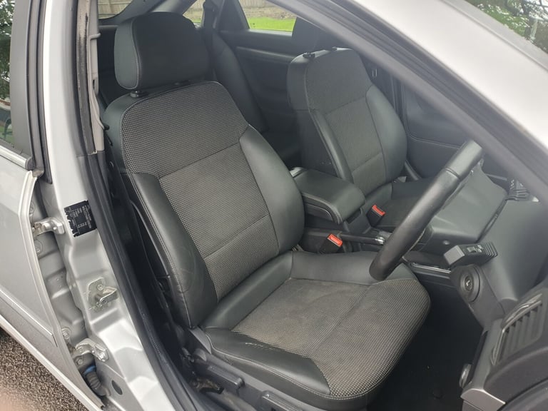 2007 Vauxhall Vectra 1.8i VVT Design 5dr HATCHBACK Petrol Manual