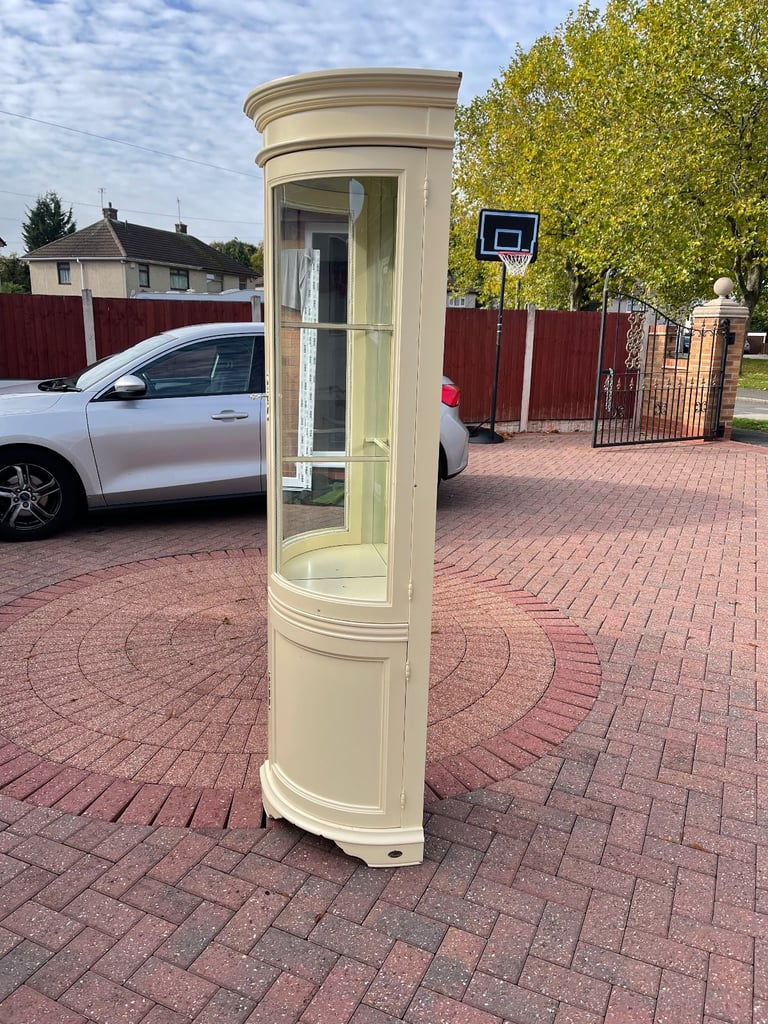Cream Italian corner cabinet 