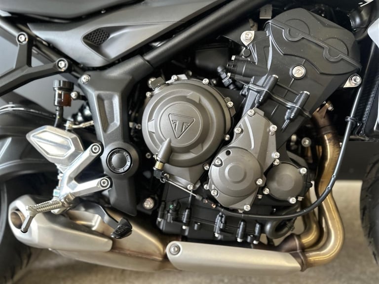 STUNNING ONE OWNER 2022/72 TRIUMPH TRIDENT 660 MOTORCYCLE 
