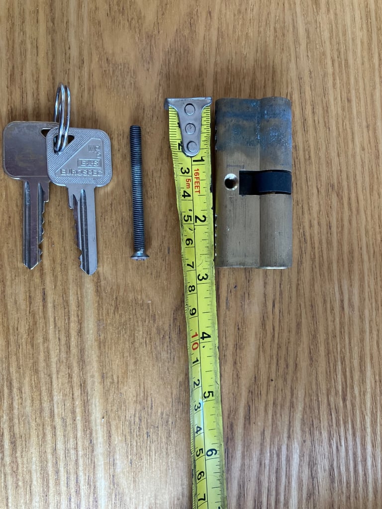 DOOR LOCK &KEYS