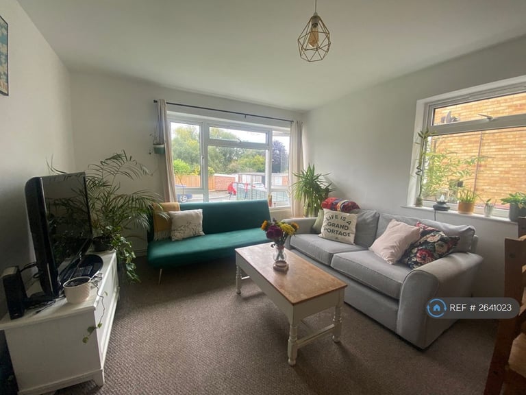 image for 2 bedroom flat in Luscombe Close, Caversham, Reading, RG4 (2 bed) (#2641023)