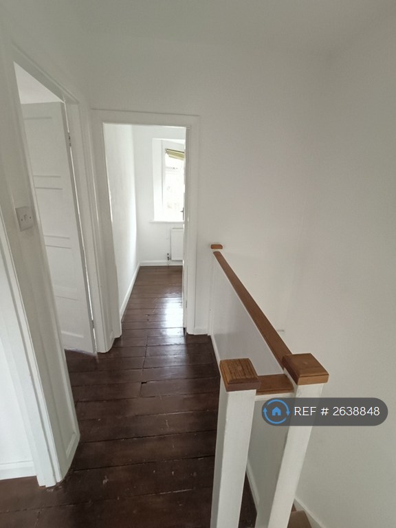 3 bedroom house in Broughton Avenue, Richmond, TW10 (3 bed) (#2638848)
