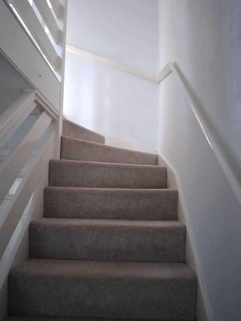 2 bed house for rent, close to centre & Rg12 9RT