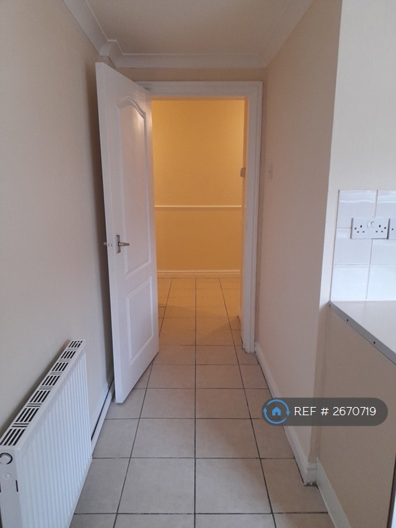 2 bedroom flat in Union Road, Thorne, DN8 (2 bed) (#2670719)