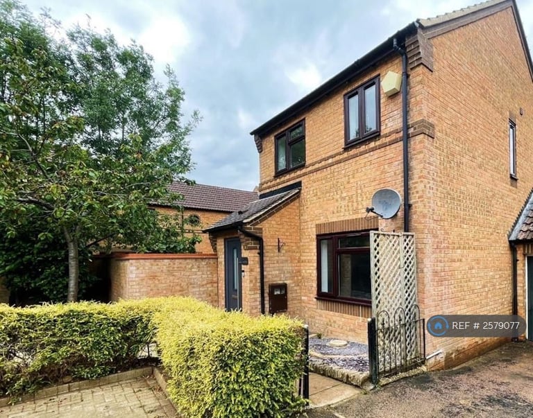 3 bedroom house in Rillington Gardens, Milton Keynes, MK4 (3 bed) (#2579077)