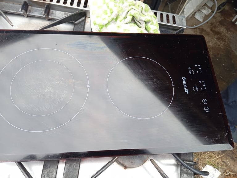 #Smeg Two zone ceramic hob #appliances #cooker#kitchen# caravan #forSale#home#
