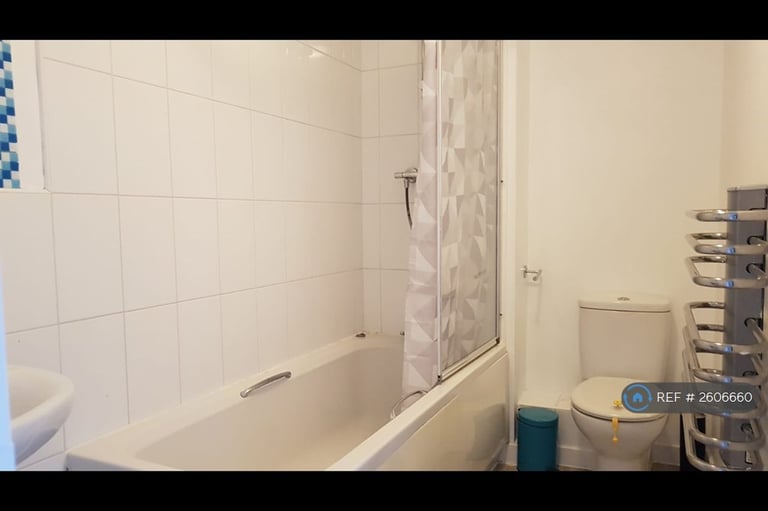 2 bedroom flat in Waggon Road, Leeds, LS10 (2 bed) (#2606660)
