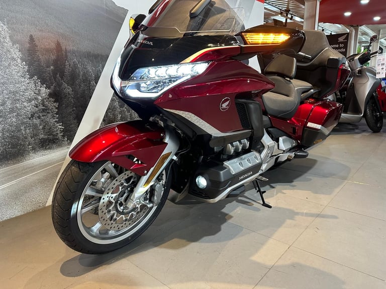 Honda GL1800 Goldwing Tour DCT 2021 with only 3440 miles 