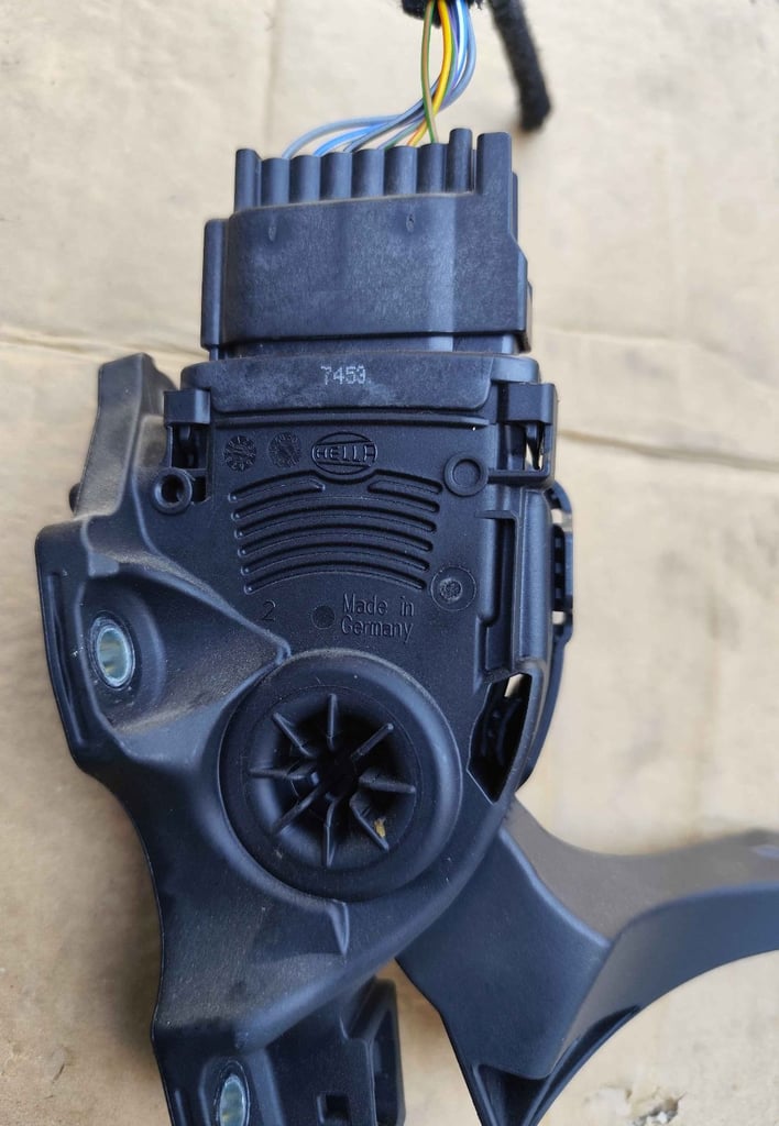 Genuine Ford Mondeo Mk4 Accelerator Throttle Gas Pedal 6G92-9F836-SD £15
