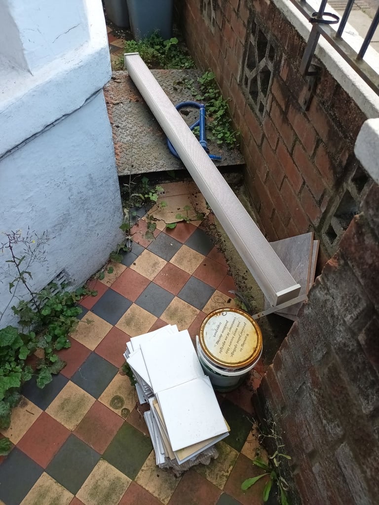 Random items in forecourt Powerscourt Road help yourself