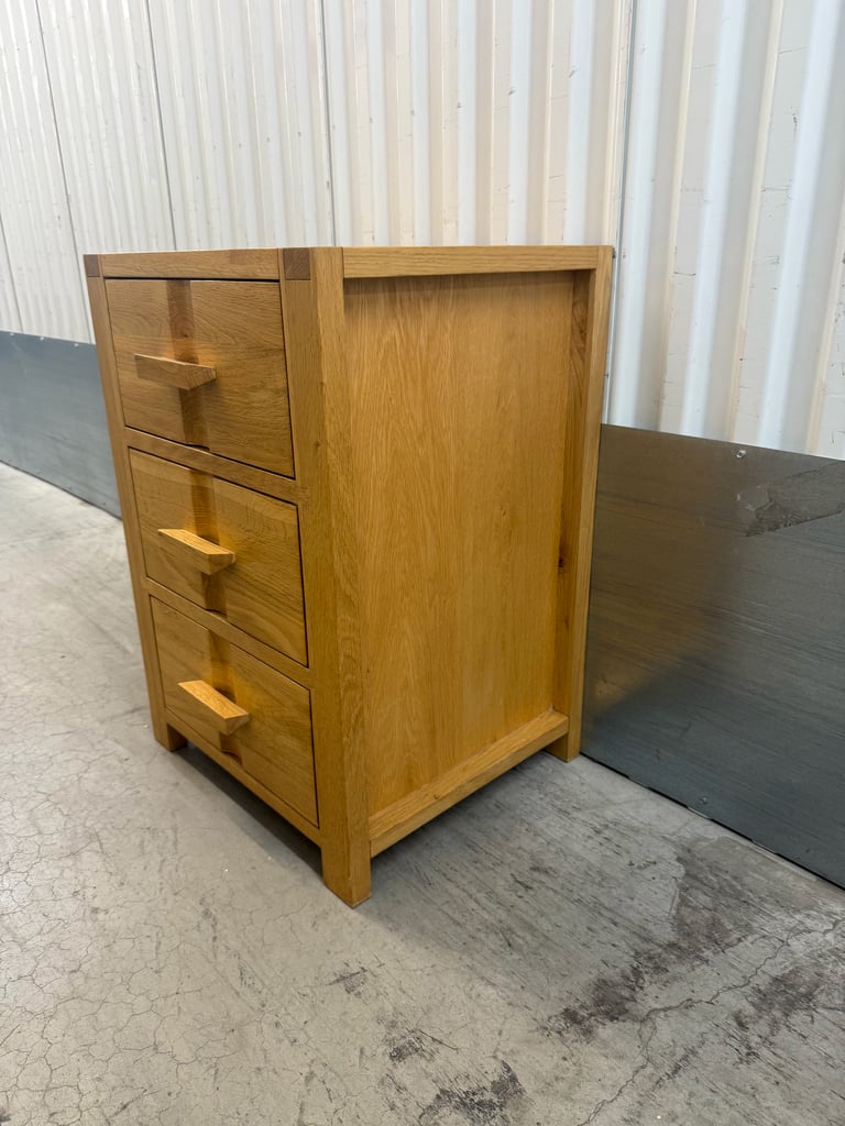 Solid Oak Monterey Bedside Table