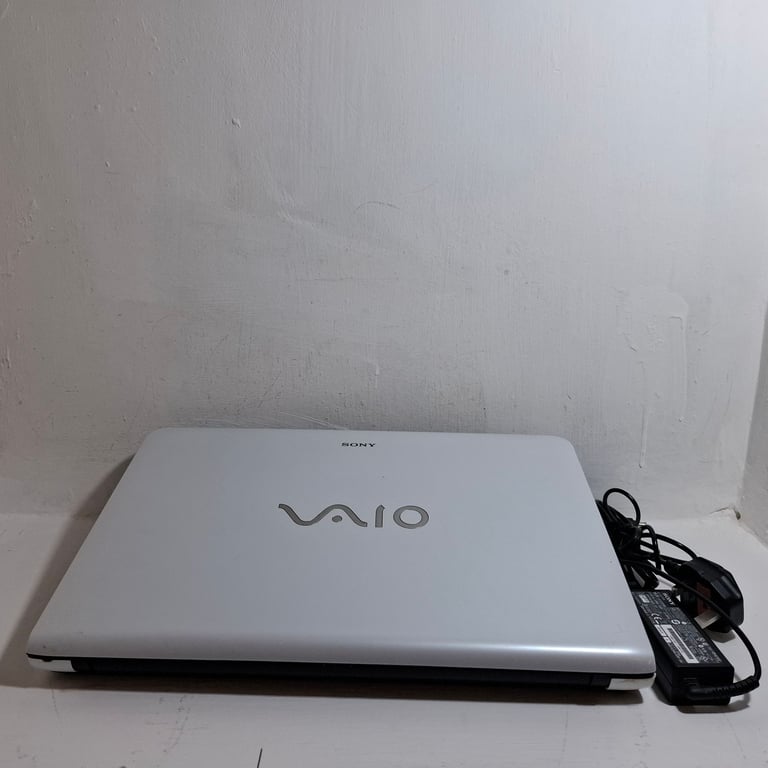Sony Vaio SVE151J13M 15.6 Inc Intel-Core i5 CPU Win 11 Prof. with Activated 2024 Office 356 Laptop.