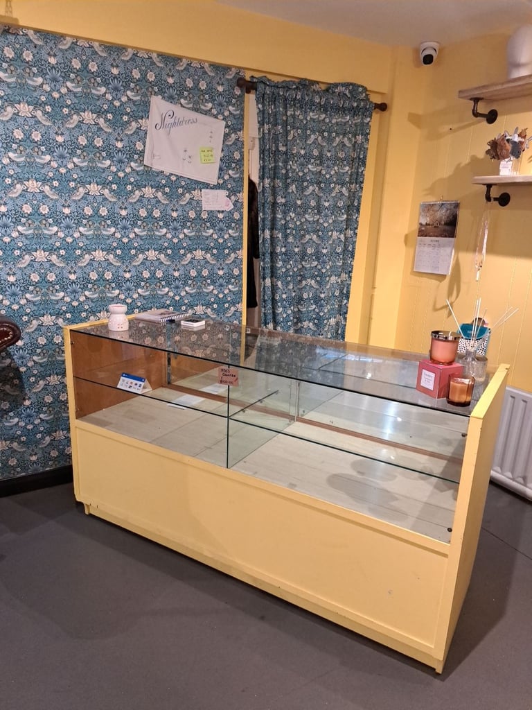 image for Retail / Shop Counter / display cabinet 