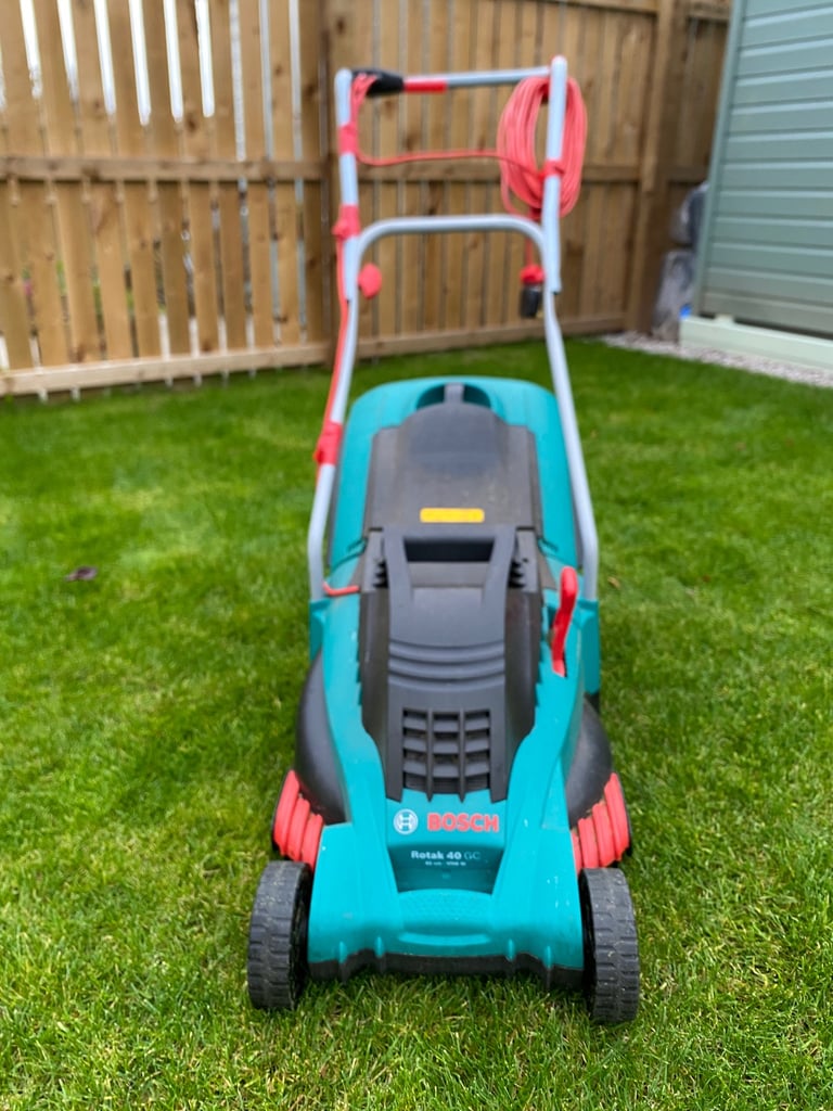 Bosch rotak 40 lawnmower 