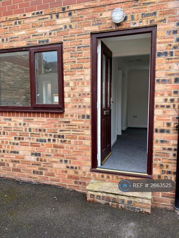 1 bedroom flat in Off Outram Street, Darlington, DL3 (1 bed) (#2663525)