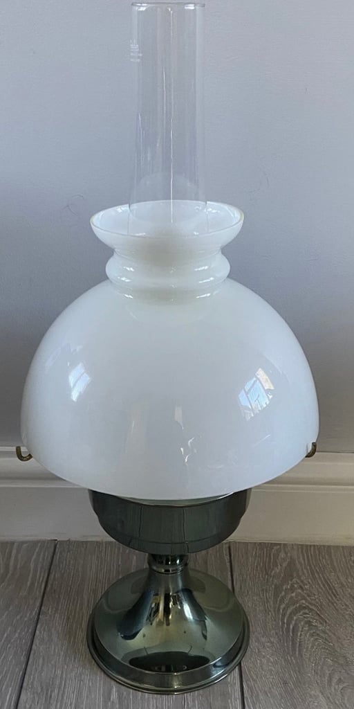 image for Aladdin Cognac Paraffin Oil Lamp no.23