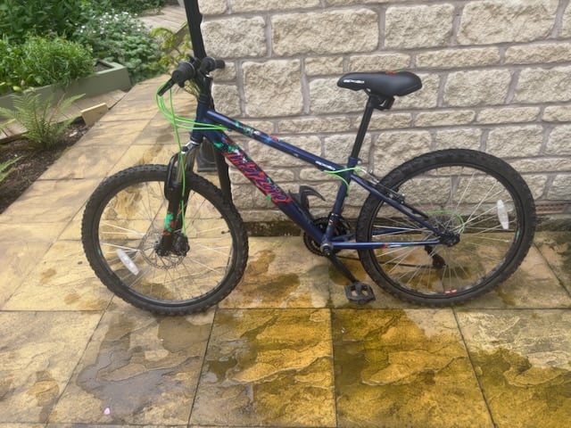 image for FREE TO COLLECTOR - APOLLO INTERZONE Junior Mountain Bike