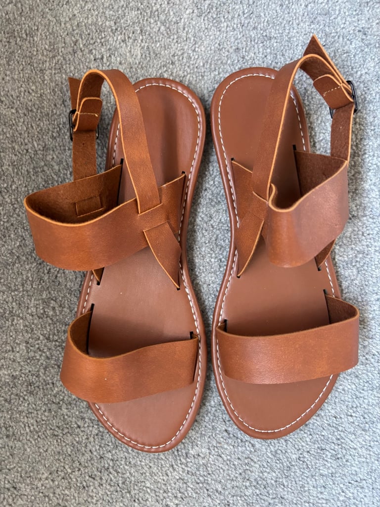 image for New unworn tan brown ladies flat sandals 