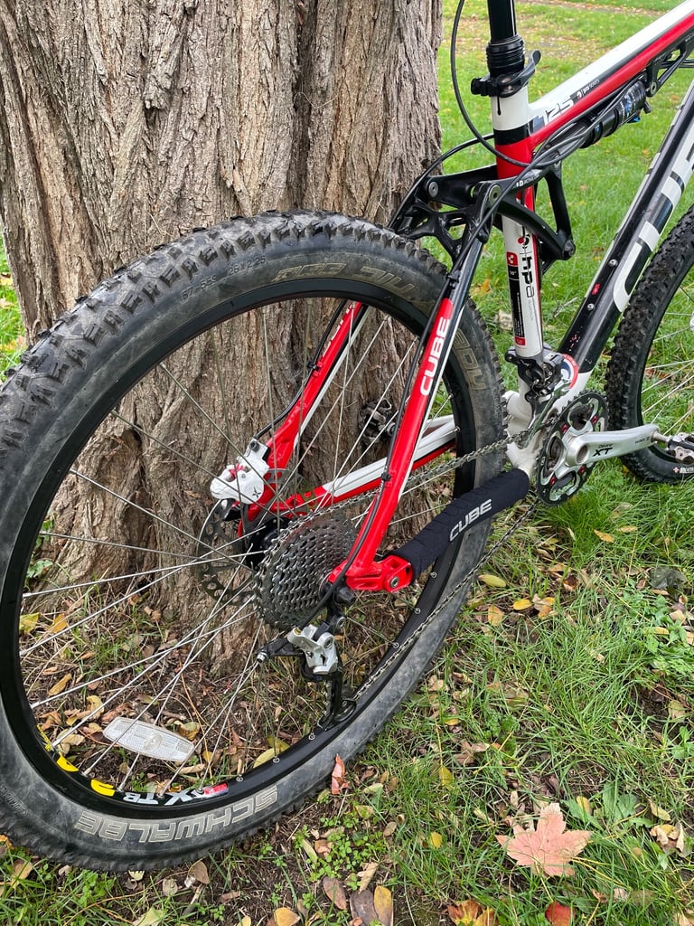 Full suspension mountain bike 